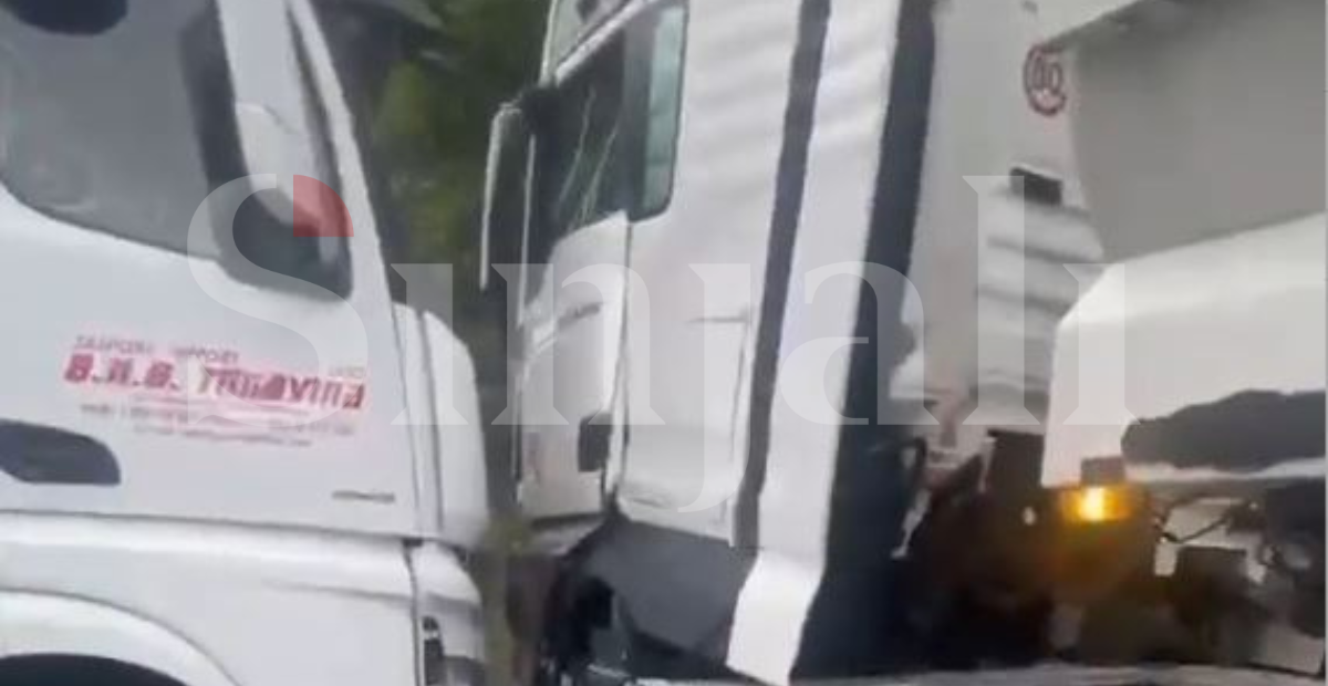 Tre kamionë dhe një veturë janë përfshirë në aksidentin e rëndë në Carralevë, duke shkaktuar dëme të konsiderueshme materiale.