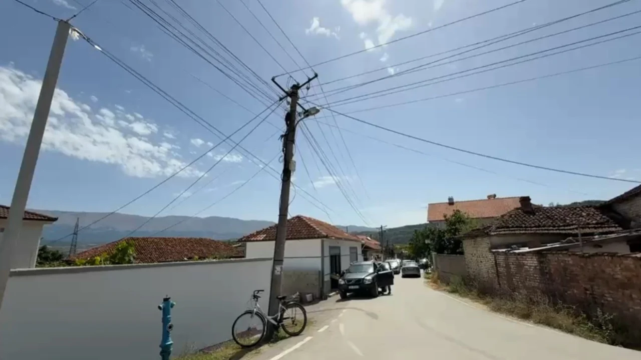 Tragjedia në Pogradec: Elektricisti 60-vjeçar humb jetën gjatë punës