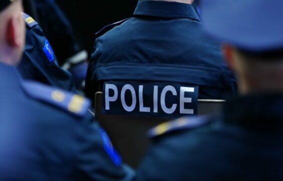 Policia e Kosovës anulon sërish tenderin 11.3 milionësh për uniforma për mungesë ofertash të përgjegjshme.