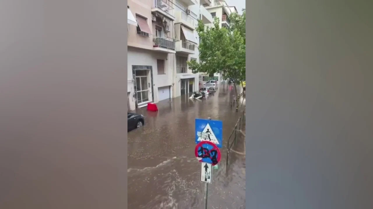 Stuhitë shkatërruese përfshijnë Greqinë, Turqinë dhe Azinë Jugore