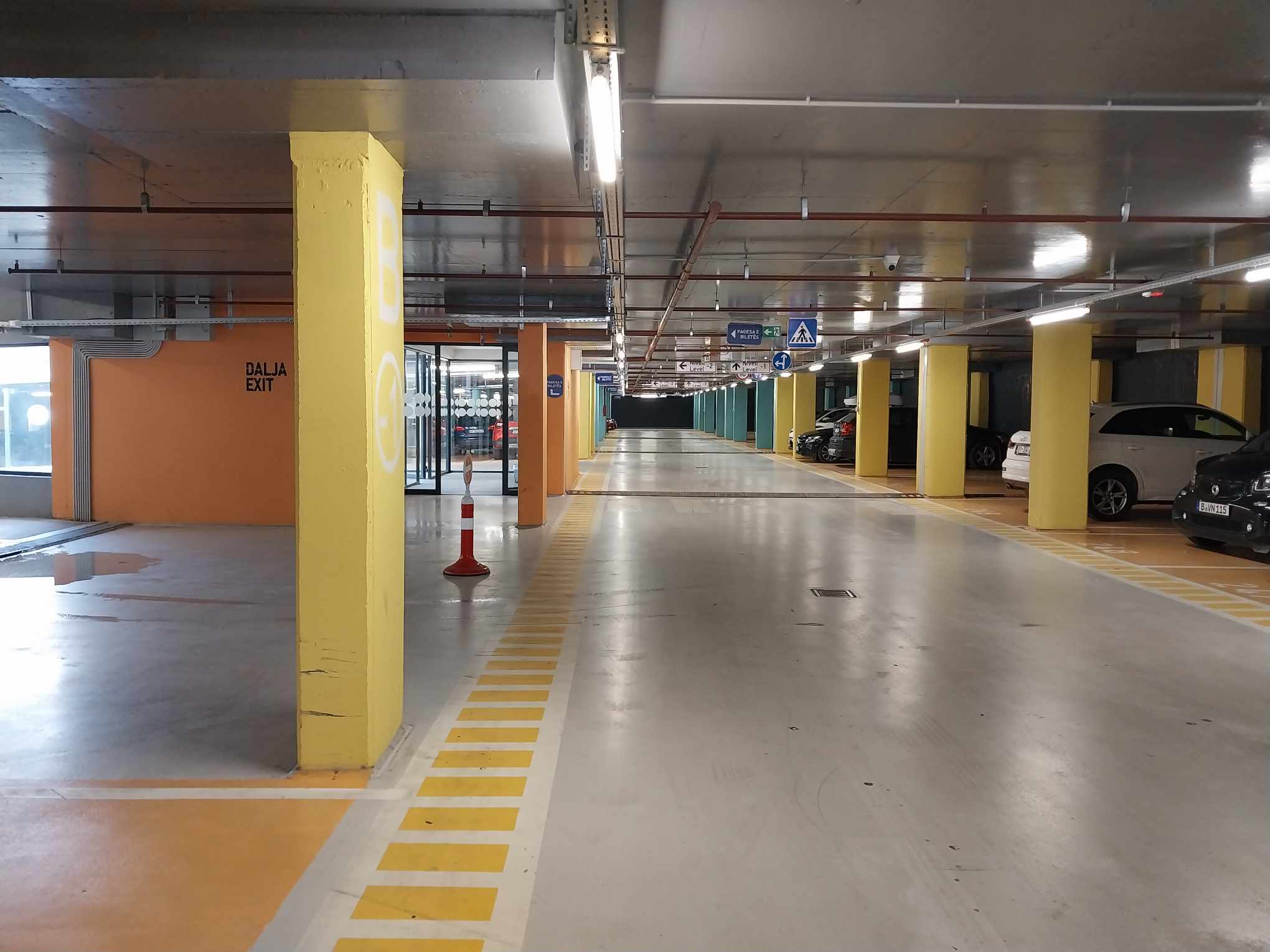 Tentativa e dështuar për vjedhjen e baterive në parkingun e Katedrales në Prishtinë