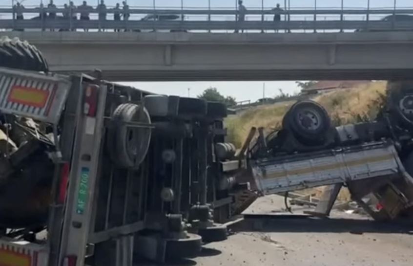 Përmbyset makina dhe fadroma në Unazën e Madhe, dyshohet për të plagosur