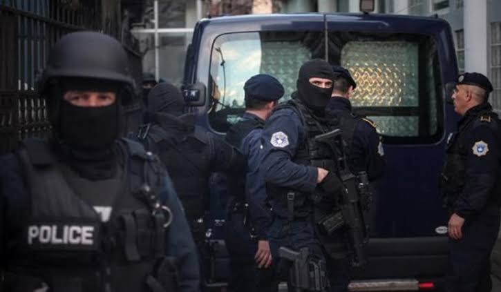 Përplasje me armë gjatë aksionit të Antidrogës në Vushtrri, tre të arrestuar