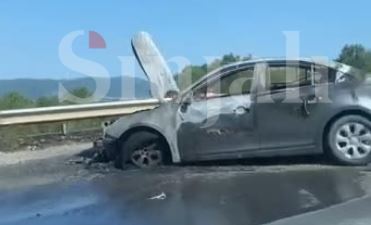 Flakët përfshijnë një veturë në rrugën Dollc–Gjakovë, shkaqet ende të panjohura