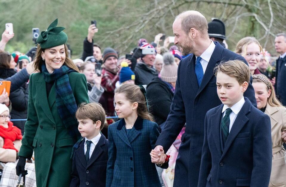 Familja Mbretërore Britanike ribashkohet mes lajmeve për rikthimin e Harryt dhe Meghanit