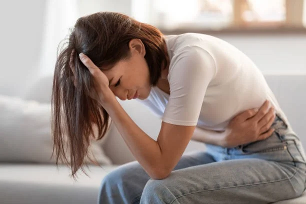 Si ndikon vapa në simptomat e menstruacioneve dhe si t’i menaxhojmë ato