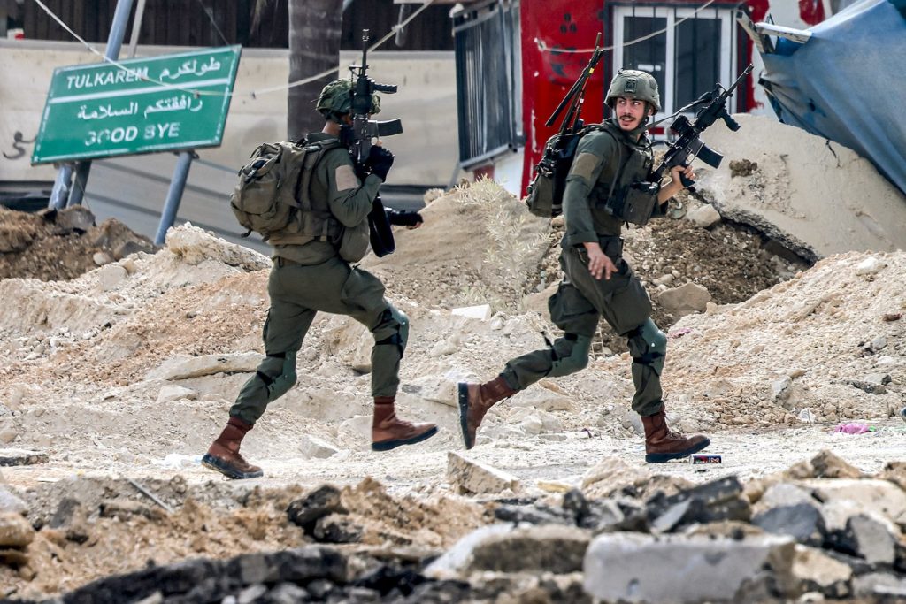Sulm ajror izraelit në Bregun Perëndimor vret tre persona, përfshirë një operativ të Hamasit