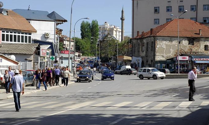 Shoferi i taksisë në aksidentin te “Plepat” në Prishtinë është identifikuar si shkaktar duke tentuar kthim gjysmë-rrethor.