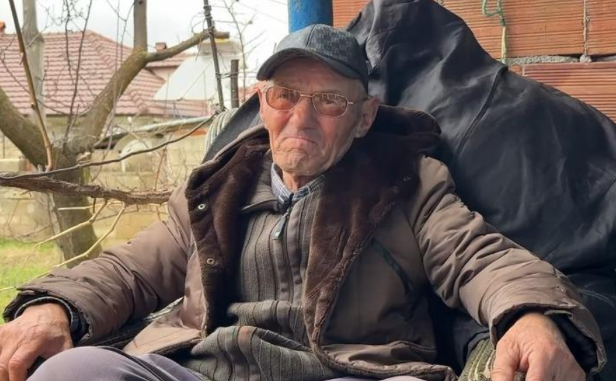 Dylber Shuli vdiq në moshën 90 vjeç, duke mos parë kurrë nipërit dhe mbesat e tij në kampet e Sirisë.