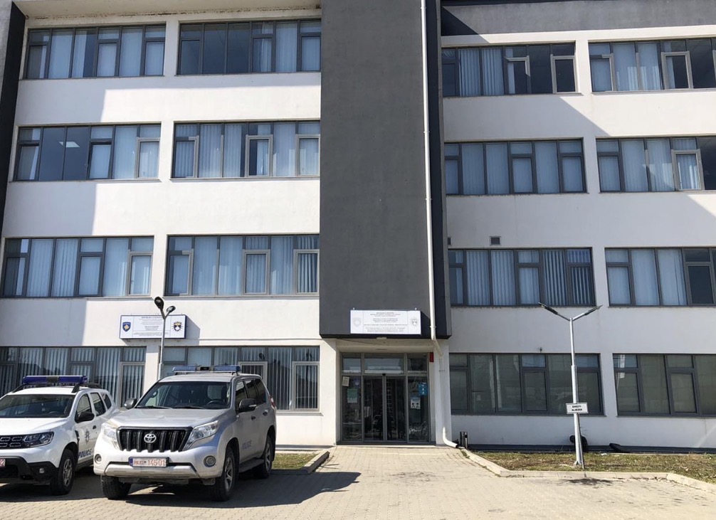 Policia e Kosovës nis renovimin e qendrave të ndalimit në Gjakovë me kontratë mbi 45 mijë euro