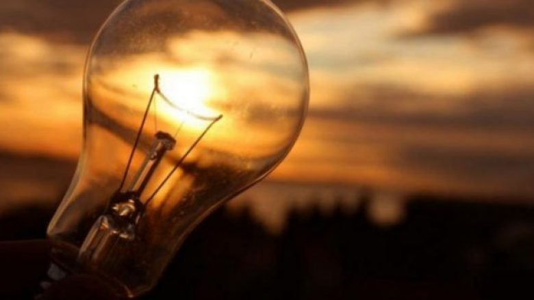Lagjja e Spitalit në errësirë prej orës 11:00, qytetarët kritikojnë ndërprerjen e energjisë