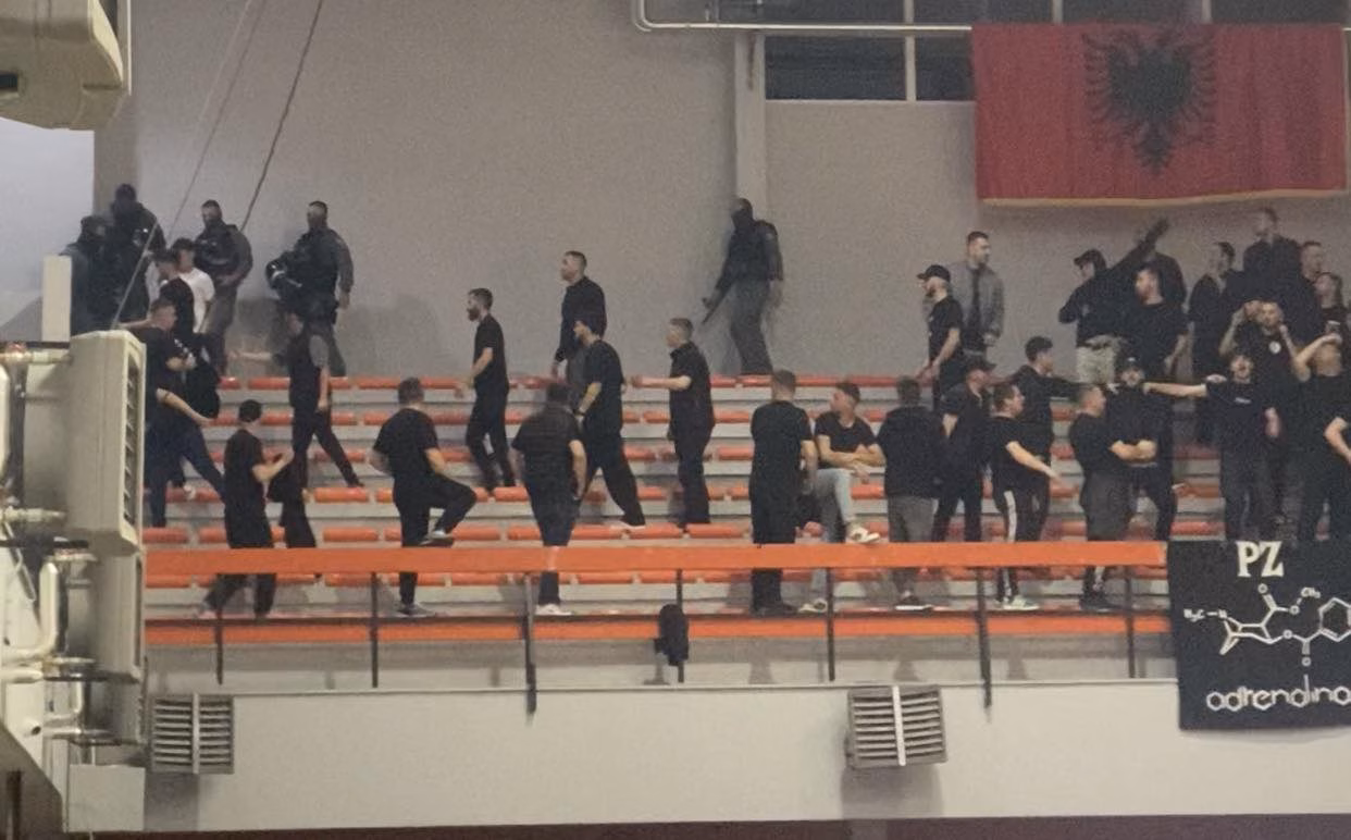 Pas ndeshjes Bashkimi – Trepça, tifozët “Arpagjikt” shkatërrojnë palestrën në Prizren