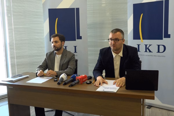 Partitë politike premtojnë drejtësi, por pa plane konkrete reformash