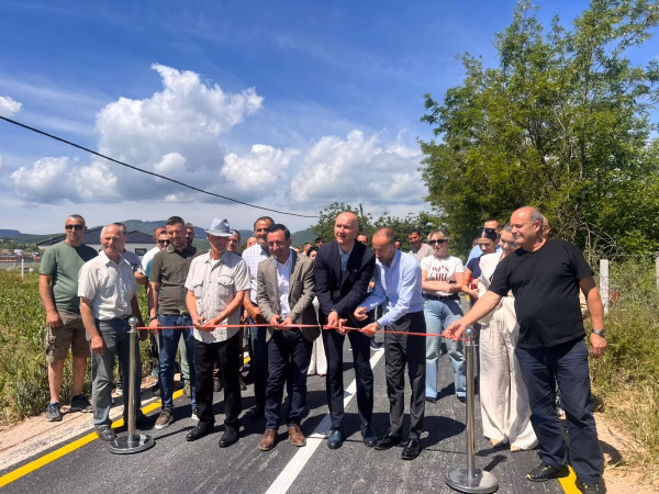 Rruga “Hysiqi” në Shtime lidh lagjen me tranzitin, investim prej 350 mijë eurosh