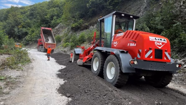 Tensionet rreth punimeve në Manastirin e Deçanit dhe thirrjet për ndërhyrje ndërkombëtare