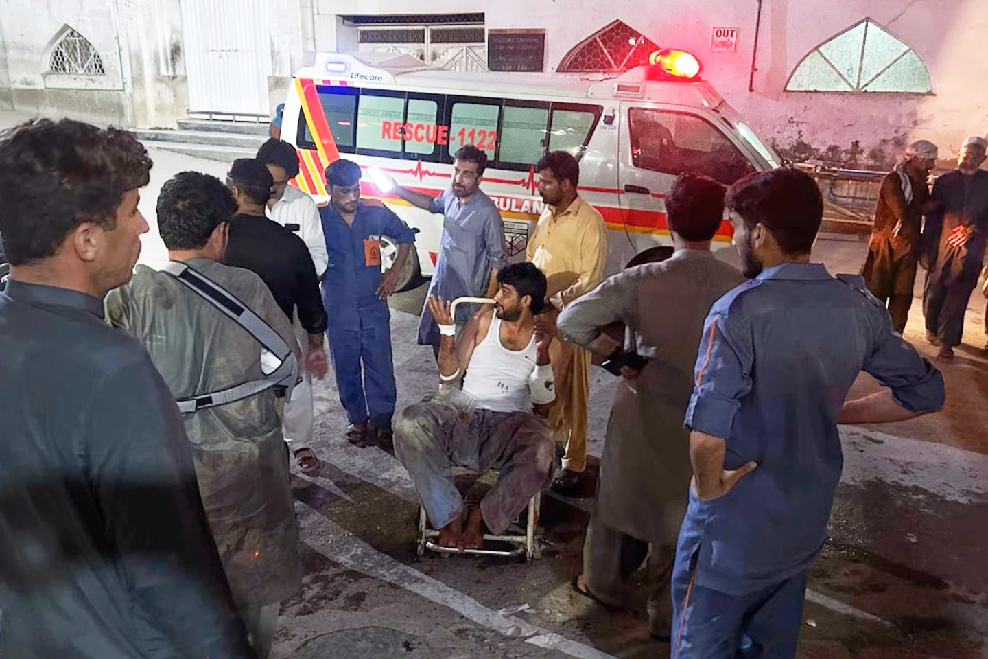 Sulm i përgjakshëm në postën e policisë në Pakistan, humbje të mëdha nga të dyja palët