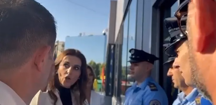 Vlora Çitaku dhe deputetët e PDK-së ndalohen në tentativën për të hyrë në Qeveri