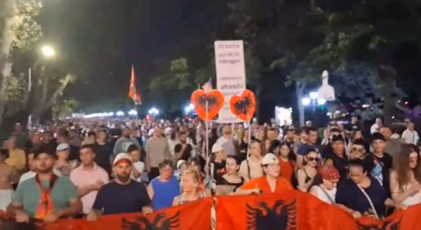 Marshimi i 84-të në Tiranë: Qytetarët drejt Kryeministrisë me thirrje për ndryshim