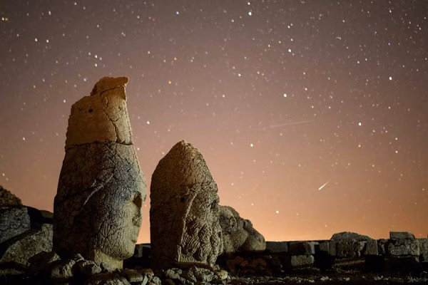 Një spektakël qiellor: Shiu meteorik i Perseidëve dhe eklipsi i rrallë