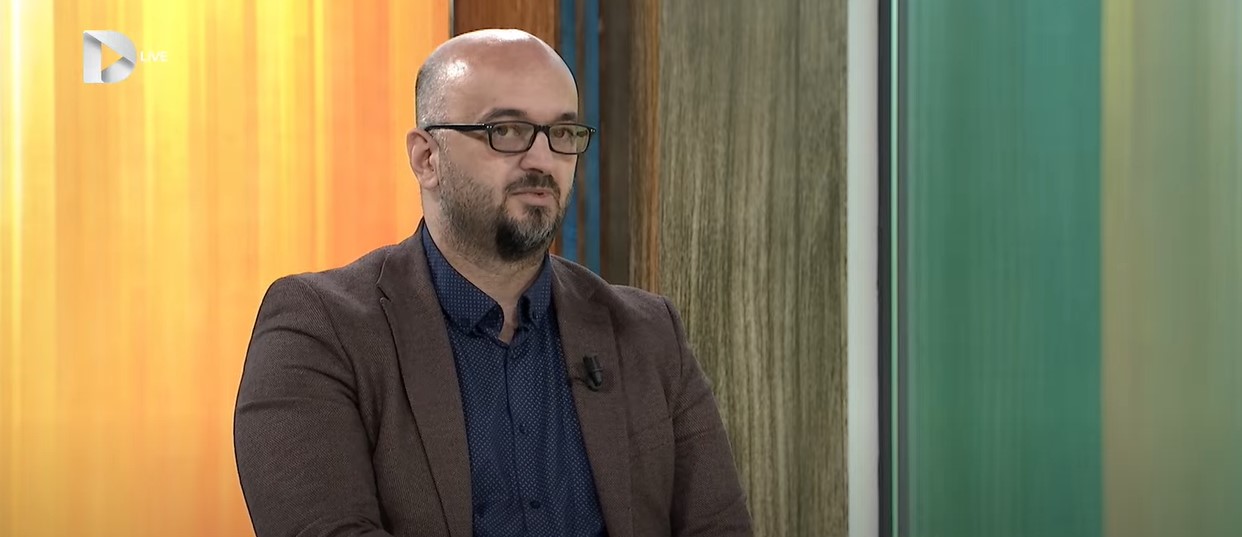 Vuçiq dhe Beogradi: Mesazhe ushtarake dhe dy standarde evropiane për Kosovën