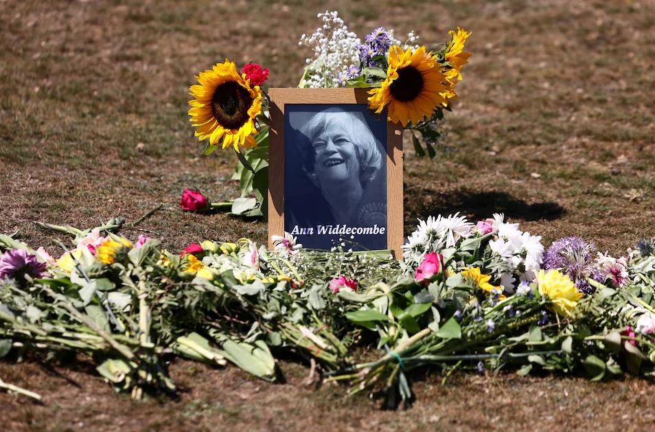 Sulmi i egër ndaj ish-deputetes britanike Ann Widdecombe trondit Britaninë