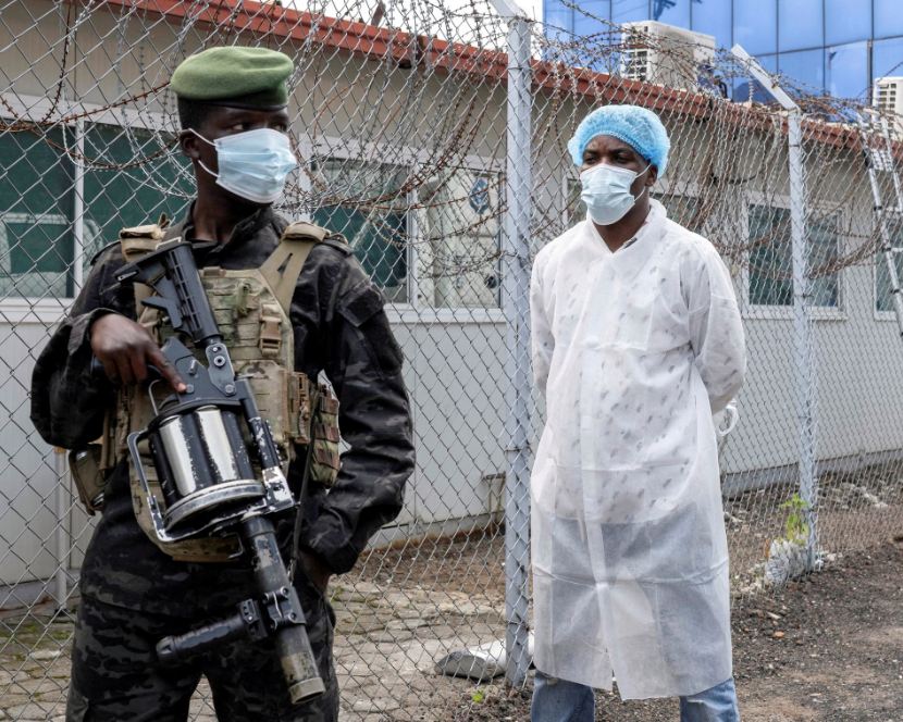 Shtatë punonjës amerikanë të ndihmës humanitare janë vendosur në karantinë 21-ditore në një qendër izolimi në Kenia pas kufizimeve të reja të udhëtimit nga SHBA-ja për shkak të Ebola-s.