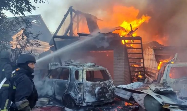 Sulmet me dronë në Ukrainë shkaktojnë viktima dhe tensione të reja dimërore