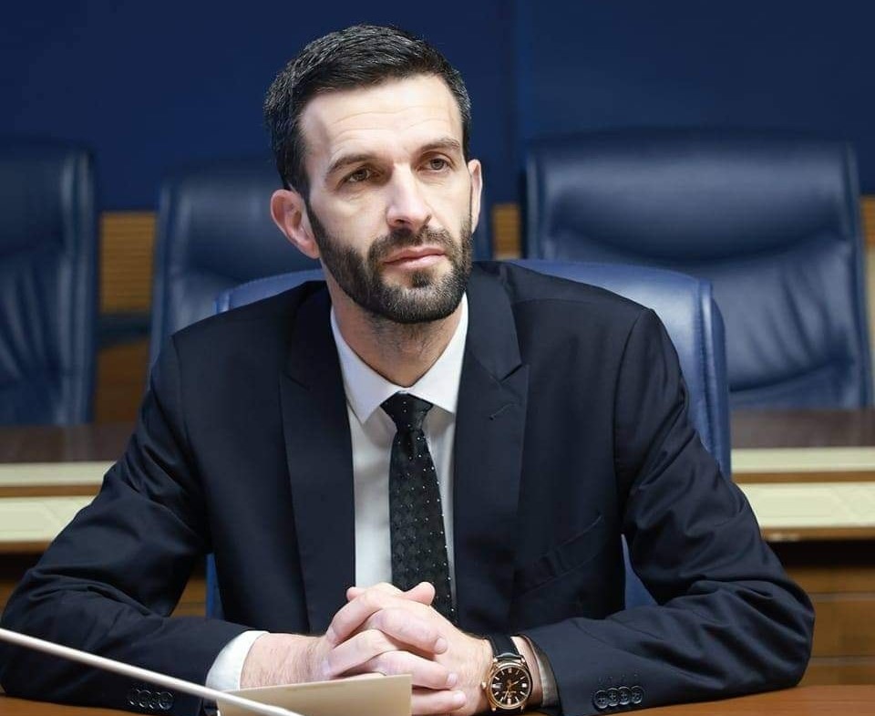 Qytetari i tha jo autoritarizmit, çfarë i takon Albin Kurtit pas zgjedhjeve?