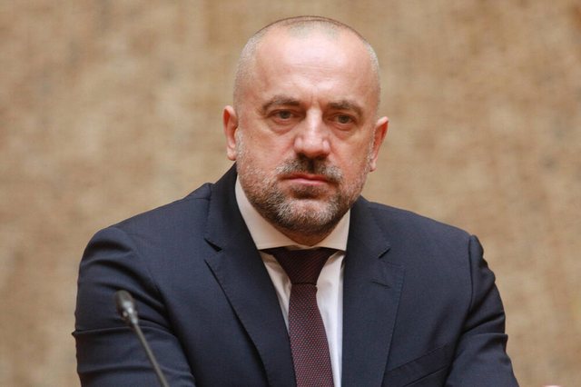 Hetimet për barrikadat në veri të Kosovës, pengesa dhe aktakuza të ndara