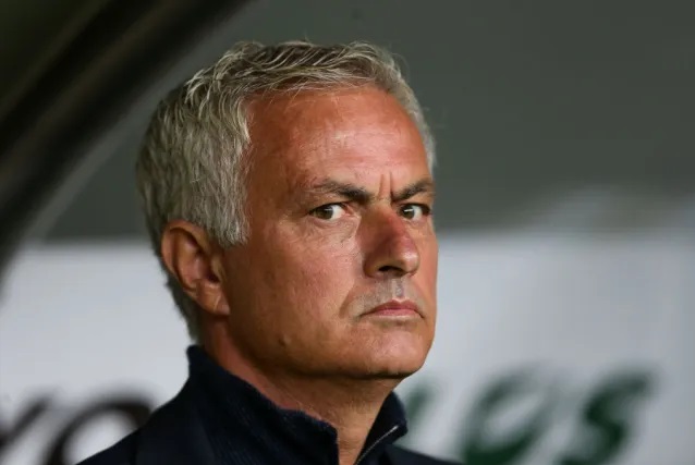 Jose Mourinho ishte në finalen Bayern-Stuttgart për një ftesë marketingu nga kompania Adidas.