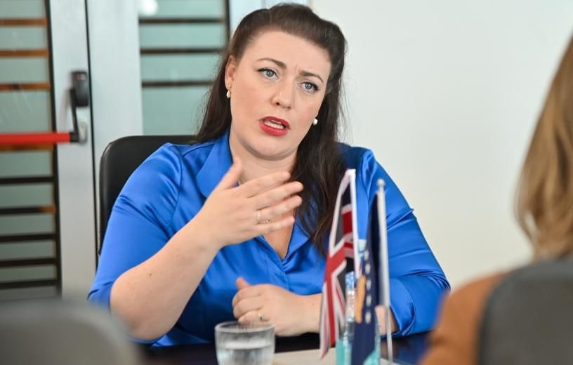 Mbështetja britanike për Kosovën dhe sfidat me Serbinë dhe aleatët ndërkombëtarë