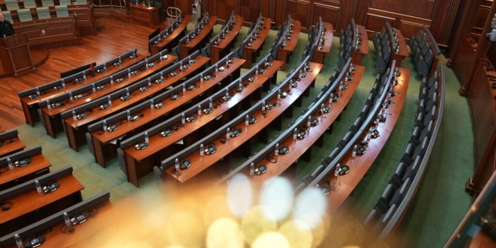 Kuvendi i Kosovës merr formën e re: 120 deputetët e zgjedhur dhe sfidat e ardhshme