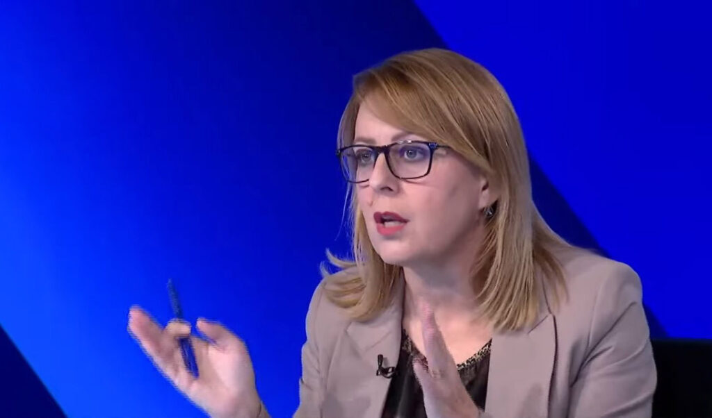 Vonesa dhe kaosi me tekstet shkollore: Kritikat e forta ndaj MAShT-it