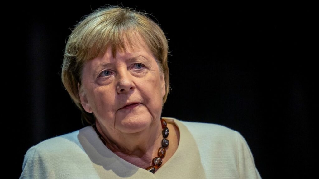 Angela Merkel nderohet me Urdhrin më të lartë të BE-së në një ceremoni historike