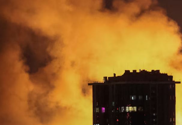 Natë e tensionuar në Kiev: sulm raketor dhe zjarre në qytet