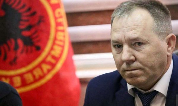 Shtyrja e vendimit për ish-udhëheqësit e UÇK-së ndez reagime të forta në Kosovë