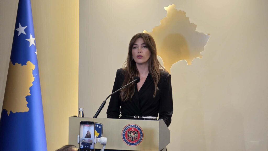 Haxhiu denoncon pagesat e Serbisë për gjyqtarët serbë dhe kërkon dorëheqjen e tyre të pranuar menjëherë