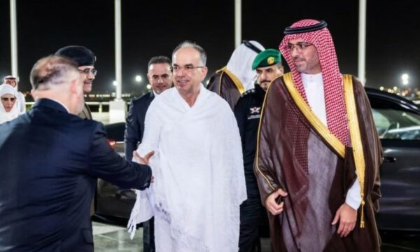 Presidenti Begaj në Haxh, pritje madhështore dhe simbol i unitetit