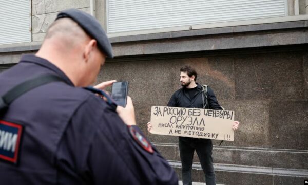 Interneti si Mjet Kontrolli: Nga Irani te Rusia dhe Afganistani