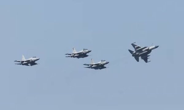 Pakistani ka dërguar dy skuadrone dronësh dhe 16 avionë luftarakë JF-17 në Arabinë Saudite.