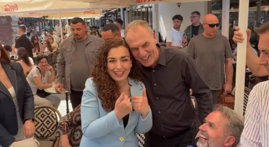 Vjosa Osmani dhe Fatmir Limaj bashkë në fushatë në Prizren