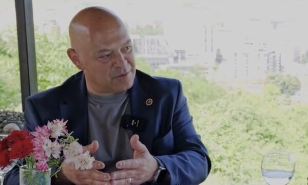 Ardian Gjini rrëfen për herë të parë për kohën e luftës si ushtar i UÇK-së