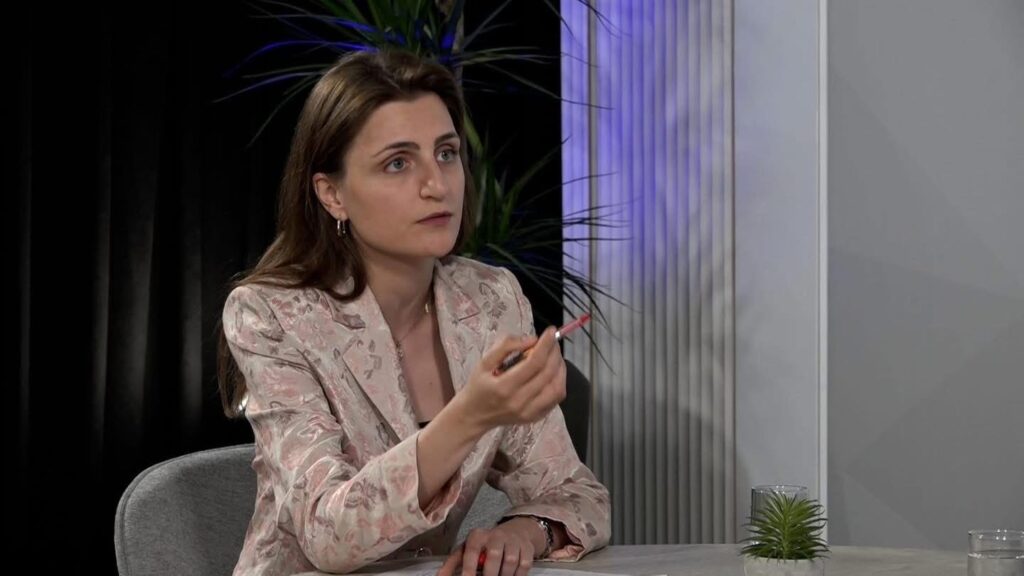 Janina Ymeri kundër Kurtit: Qeveri pa Albinin dhe pa bllokada politike