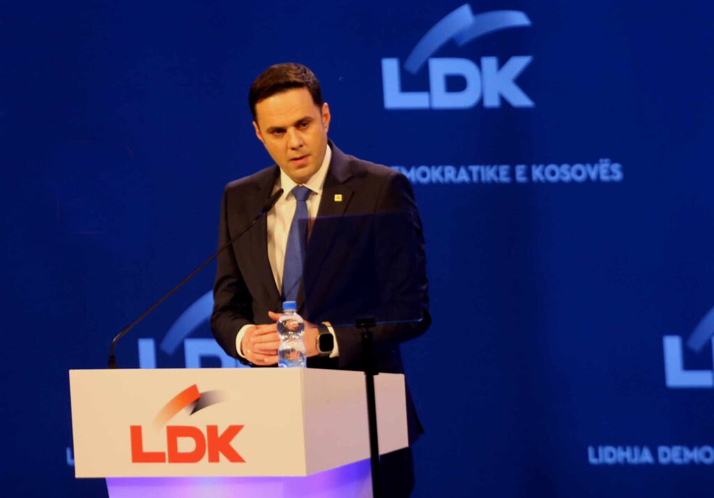Oferta e LVV-së për LDK-në: Më shumë se 4 ministri, por jo presidenca për Vjosa Osmanin