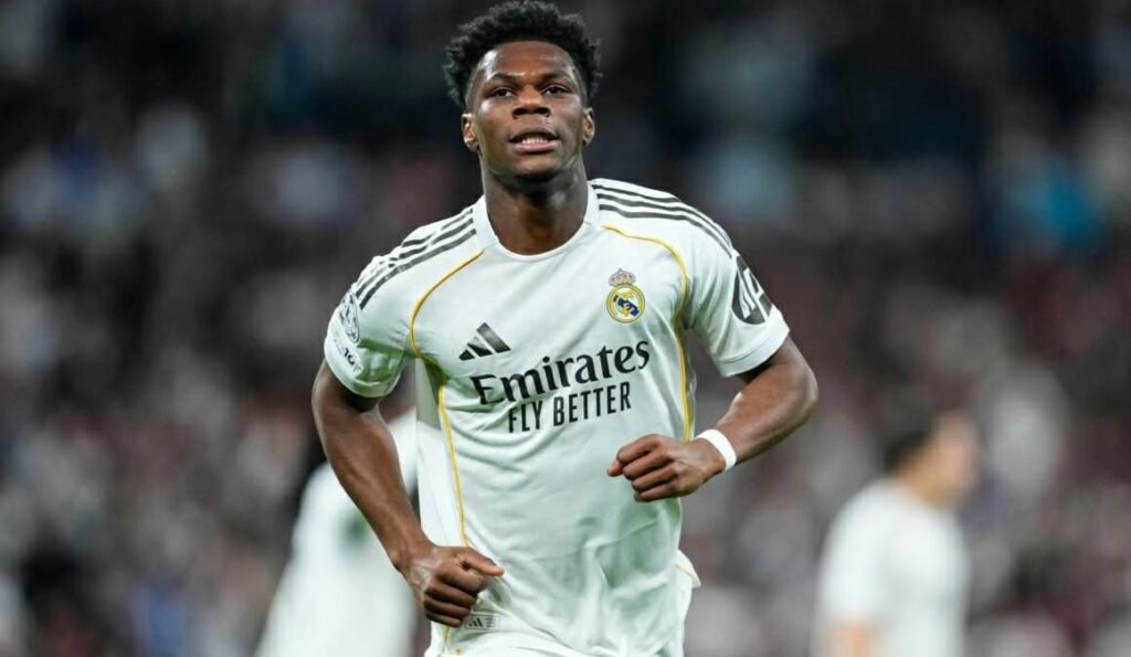 Manchester United ka bërë një ofertë prej 80 milionë eurosh për mesfushorin e Real Madridit, Aurelien Tchouameni.