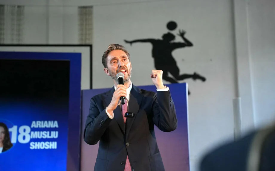 Uran Ismaili propozon Bedri Hamzën si kryeministër për të përfunduar krizën dhe përçarjen në Kosovë.