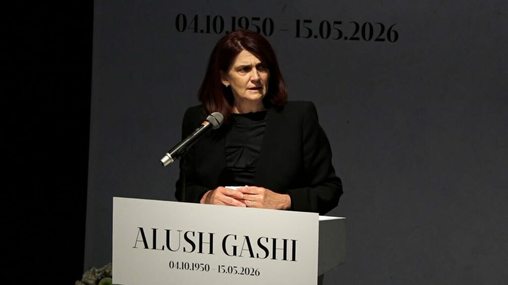Fjalët prekëse të bashkëshortes së Alush Gashit në mbledhjen komemorative