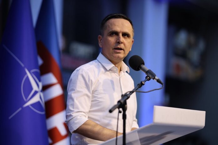 Polemika rreth rolit të ambasadorit shqiptar në Shkup pas protestave studentore