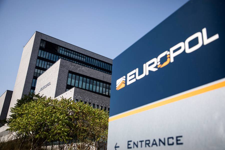Europoli ka kufizuar llogarinë kryesore X të Gardës Revolucionare Islamike të Iranit me mbi 150,000 ndjekës pas përcaktimit të saj si grup terrorist nga BE.