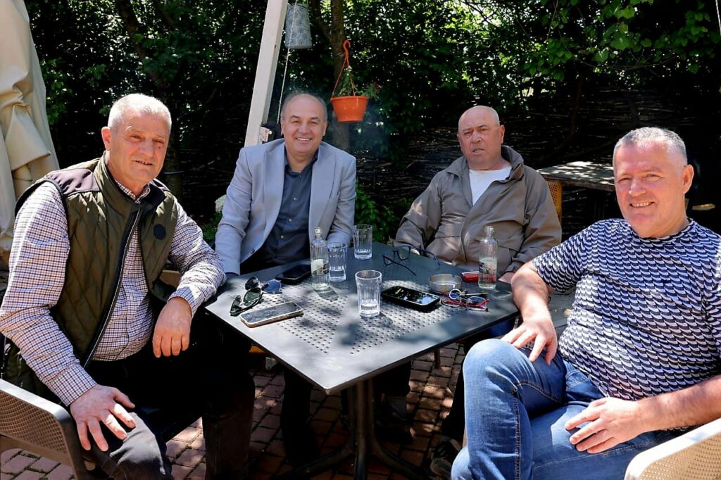 Enver Hoxhaj nis fushatën me mbështetjen e familjarëve të figurave të njohura